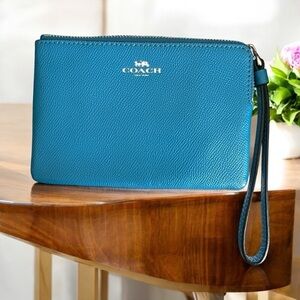 🦋 Authentic Blue Silver COACH Crossgrain Leather Zip Wristlet Logo
